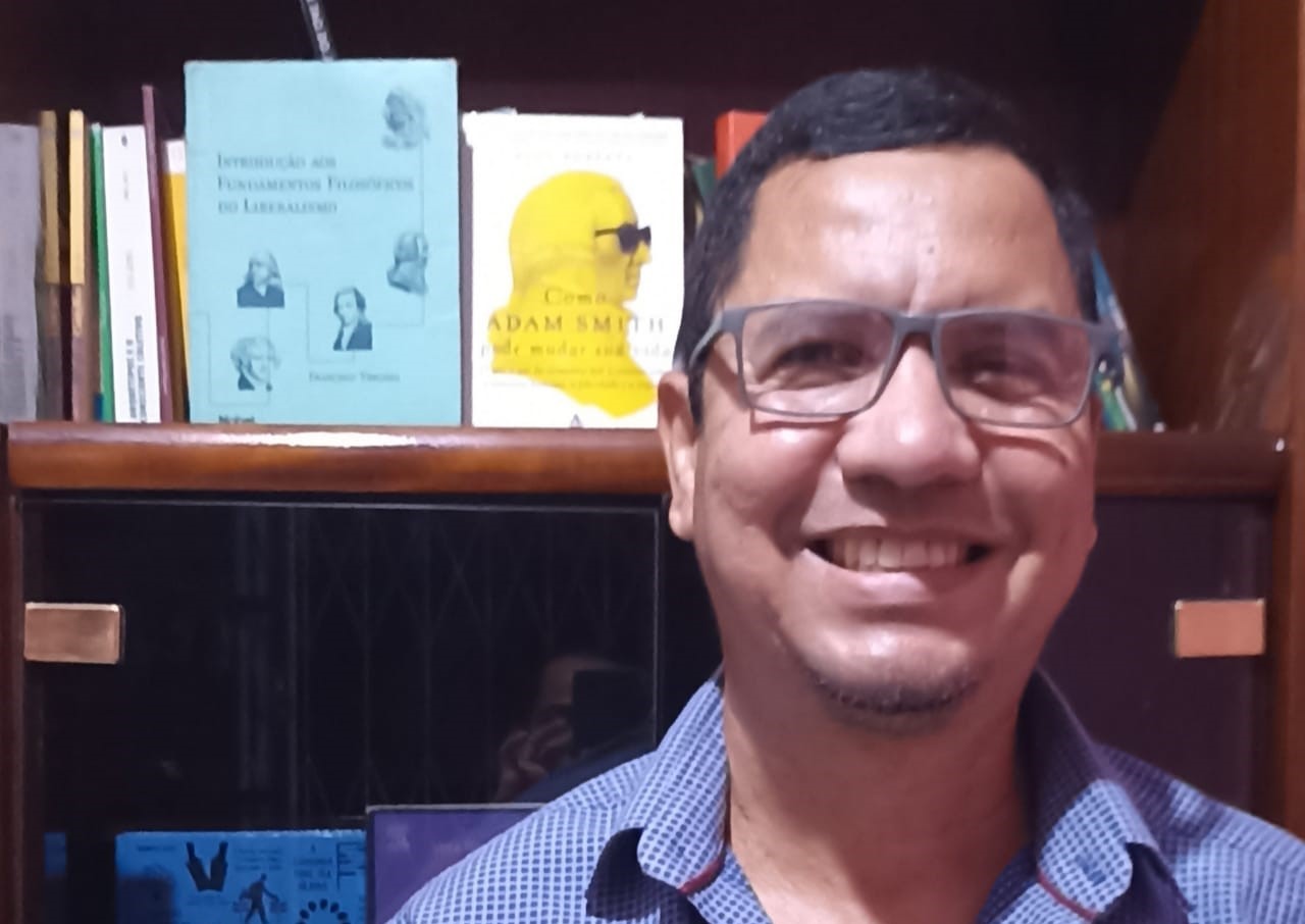 (*) Albertino Ribeiro é economista e ensaísta. A coluna EcOnOmIA FoRa dA CaiXa é publicada aos domingos em O Jacaré
